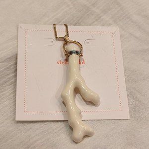 Stella and Dot Cameron Pendant